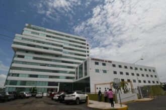 Siete médicos se gradúan tras un año en el Hospital MAC de Irapuato