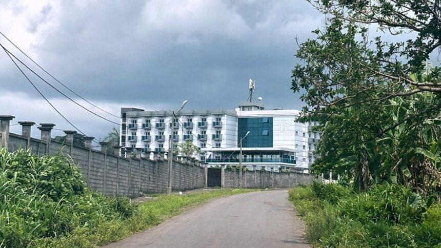 Sospechoso de ébola estuvo en hotel con deportados de EU en Guinea Ecuatorial