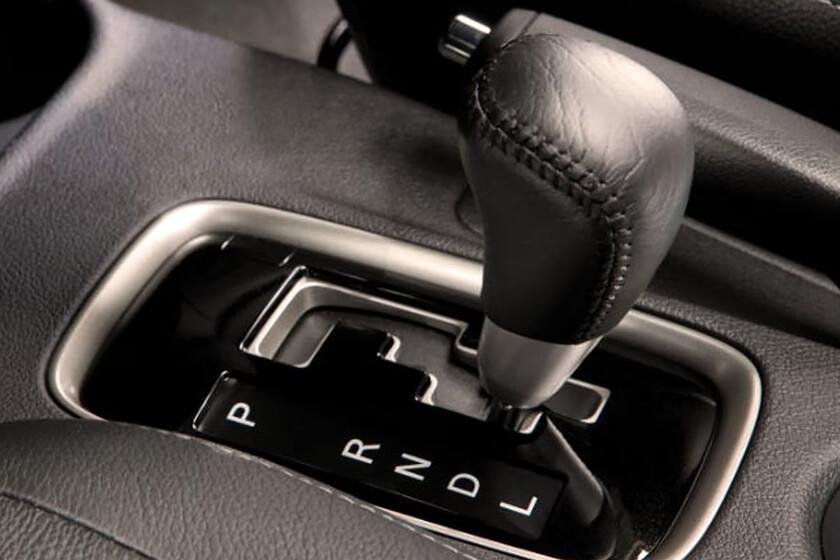 Técnicas para evitar sobrecalentamiento de frenos en vehículos automáticos en carretera.