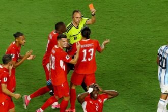 Técnico suizo critica el arbitraje a favor de Argentina en el Mundial