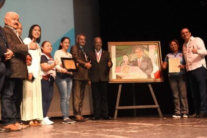 Tereso Medina Ramírez es galardonado con la Presea al Mérito de la Amistad