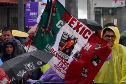 The Guardian destaca la crisis de desaparecidos en México en su portada.