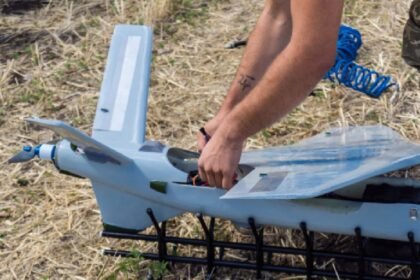 Ucrania lanza ofensiva con drones contra Moscú, Rusia afirma haberlos neutralizado.