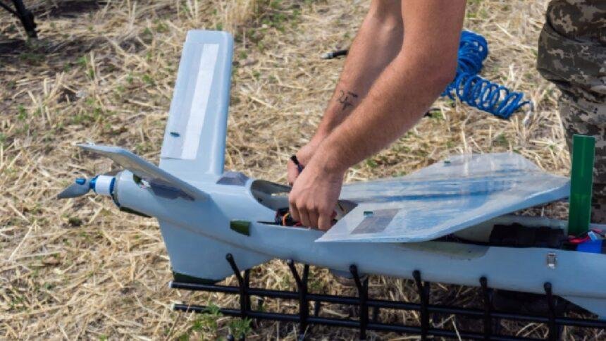Ucrania lanza ofensiva con drones contra Moscú, Rusia afirma haberlos neutralizado.