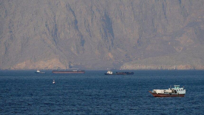 un muerto y ocho heridos tras ataques de iran a Un muerto y ocho heridos tras ataques de Irán a buques petroleros en Ormuz
