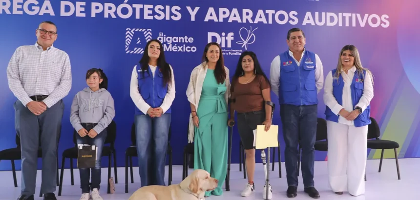 Aguascalientes entrega prótesis y aparatos auditivos