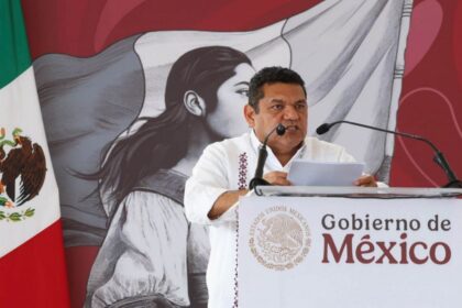 Ariadna Montiel critica viaje en primera clase del gobernador Javier May y lo disculpa