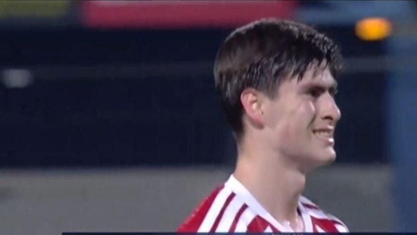 Armando González falla increíble ocasión en su debut con Olympiacos