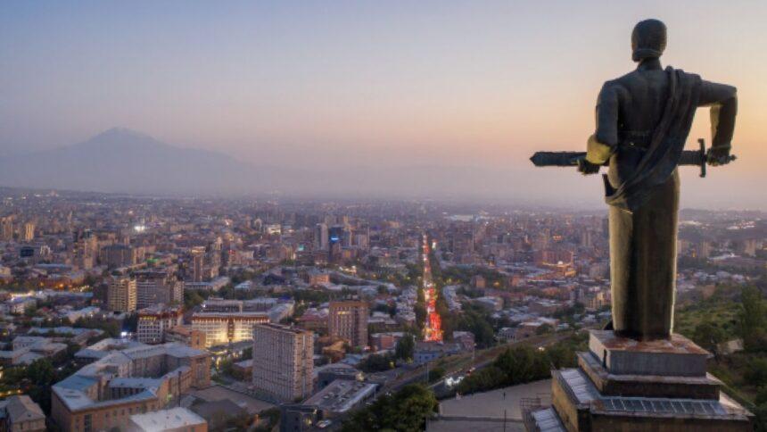 Armenia: detienen a un expresidente y su hijo por investigación de corrupción