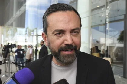Arturo Ávila denuncia cortina de humo tras choque con priista