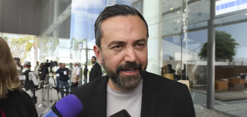 Arturo Ávila denuncia cortina de humo tras choque con priista