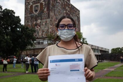 aspirantes a la unam protestan por falta de convocatoria al Aspirantes a la UNAM protestan por falta de convocatoria al examen de control