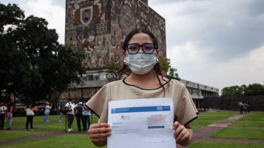 Aspirantes a la UNAM protestan por falta de convocatoria al examen de control