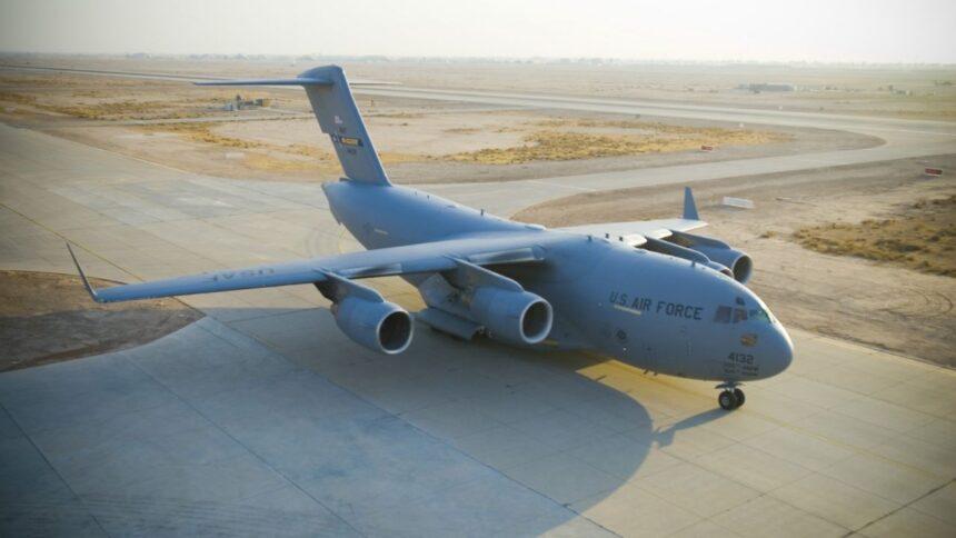 Avión militar estadounidense aterriza este martes en aeropuerto de Moscú