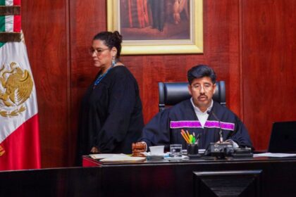 Batres y Esquivel intercambian críticas en debate político