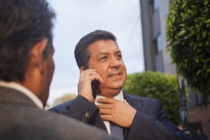 Cabeza de Vaca anuncia que buscará la Presidencia en 2030