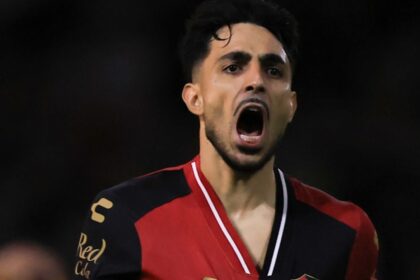 Camilo Vargas ataja penalti y Atlas vence a Tigres con 10 jugadores