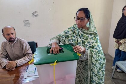 Censura en Pakistán: bloquean Al Jazeera tras cobertura electoral