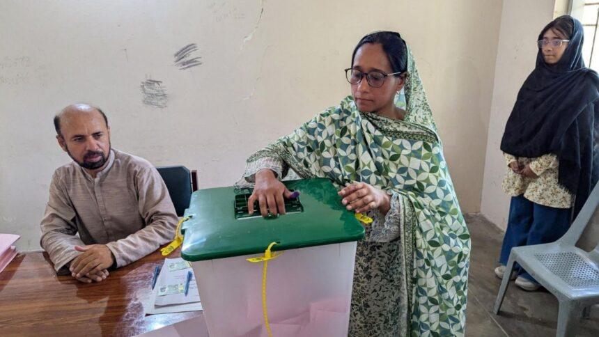 Censura en Pakistán: bloquean Al Jazeera tras cobertura electoral