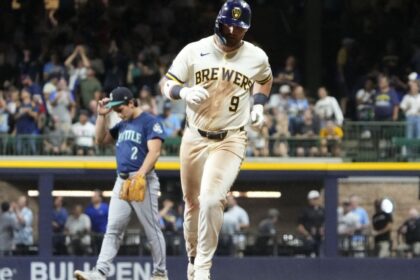 Cerveceros de Milwaukee apalean 22-0 a Marineros e igualan blanqueada récord MLB