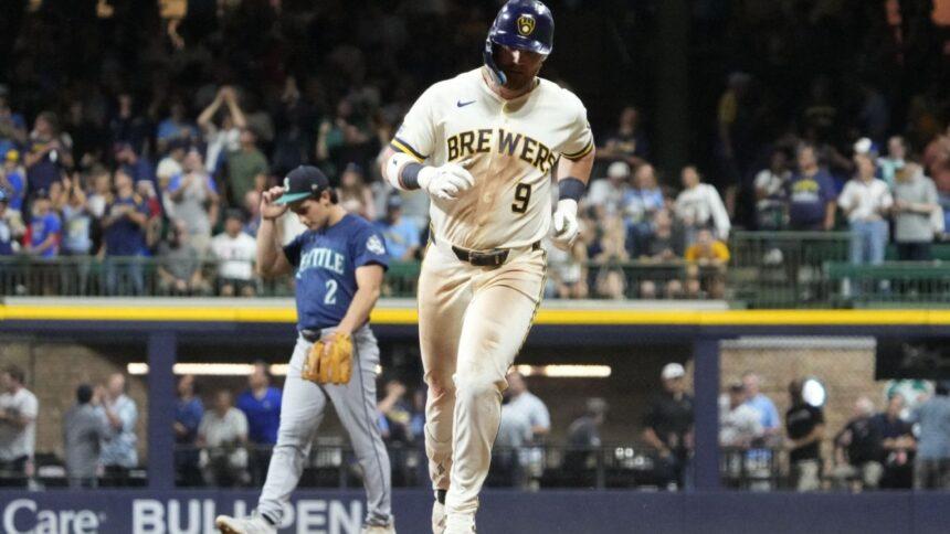 Cerveceros de Milwaukee apalean 22-0 a Marineros e igualan blanqueada récord MLB