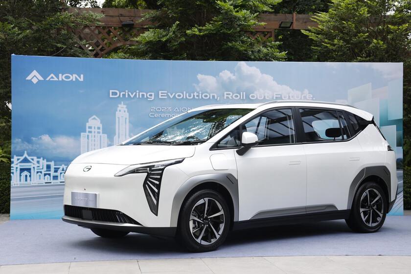 China evalúa regular los precios de los autos eléctricos por competencia