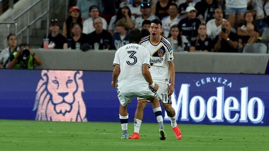‘Chucky’ Lozano deja con la mano estirada a extécnico en San Diego