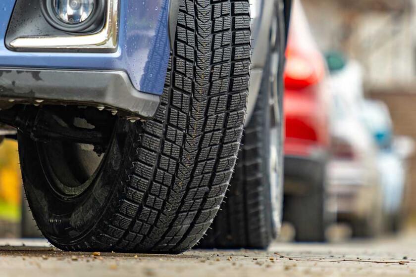 Consecuencias de estacionar un vehículo con las llantas giradas