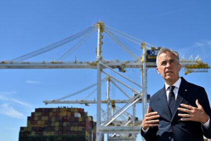 Creamos empleos y recibimos inversiones más rápido que EU, responde Carney