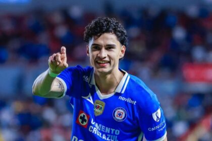 Cruz Azul apabulla al Necaxa: volea y fin a tres derrotas