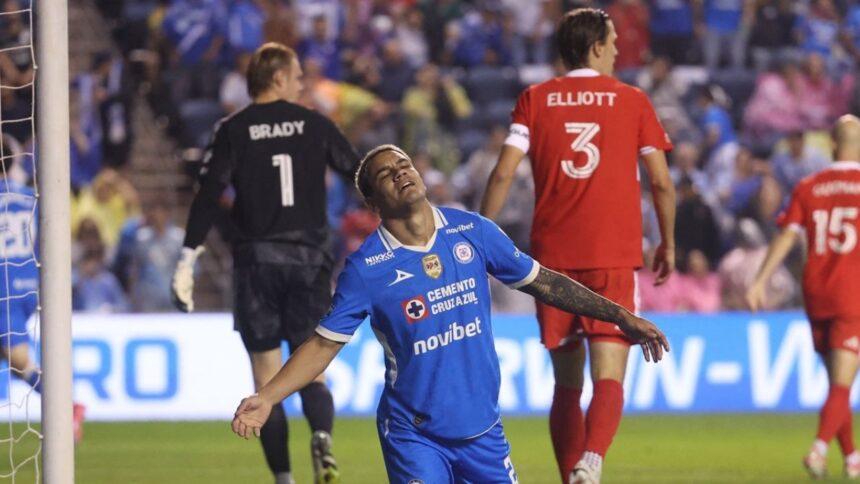 Cruz Azul queda fuera ante Chicago Fire; Rayados califica en su lugar