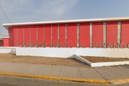 Dejan corona fúnebre en colegio de Culiacán durante regreso a clases