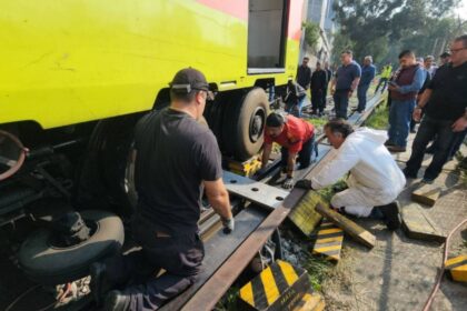 descarrila tren de la linea 3 del metro en talleres Descarrila tren de la Línea 3 del Metro en talleres de Ticomán