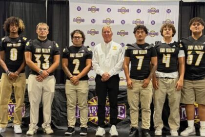 Despiden a entrenador de futbol americano tras patear ovoide a la ingle