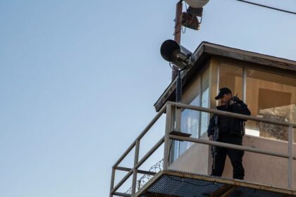 Detienen a dos custodios tras fuga de reo durante traslado en Chiapas