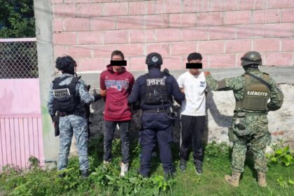 Detienen a dos personas en Valle de Santiago con arma y droga