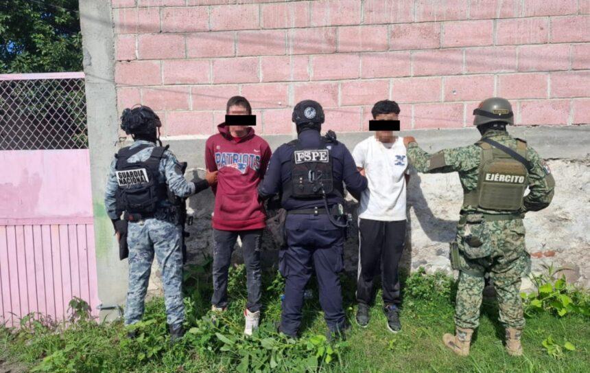 Detienen a dos personas en Valle de Santiago con arma y droga