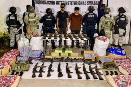 Detienen en Mazatlán a dos presuntos integrantes del Cártel de Sinaloa y les aseguran arsenal