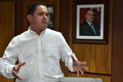 Diego Ceballos Saavedra presenta trayectoria laboral y visión para Abasolo