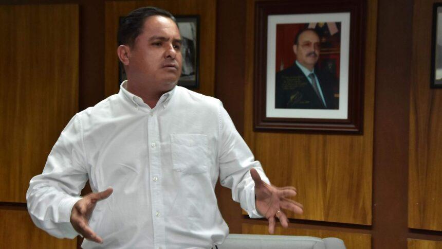 Diego Ceballos Saavedra presenta trayectoria laboral y visión para Abasolo