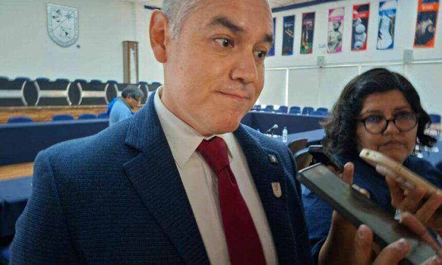 Director de Medicina UAQ acusa lejanía con universitarios