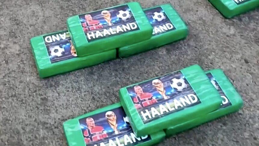 Ecuador incauta 370 kilos de cocaína con el rostro de Haaland