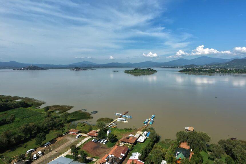 El agua recupera terreno en el Lago de Pátzcuaro