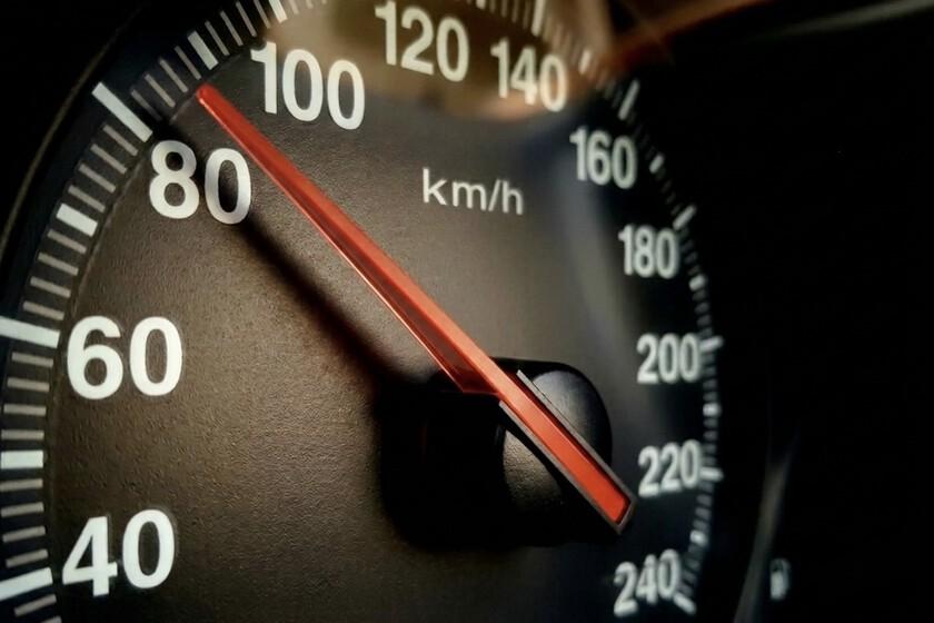 El velocímetro del carro puede mostrar velocidad incorrecta y su verificación