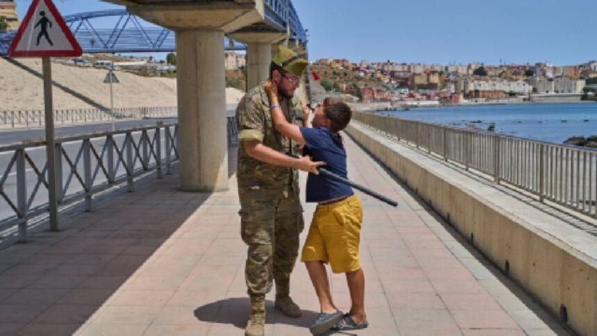 España establece controles fronterizos en respuesta a Italia tras crisis en Ceuta