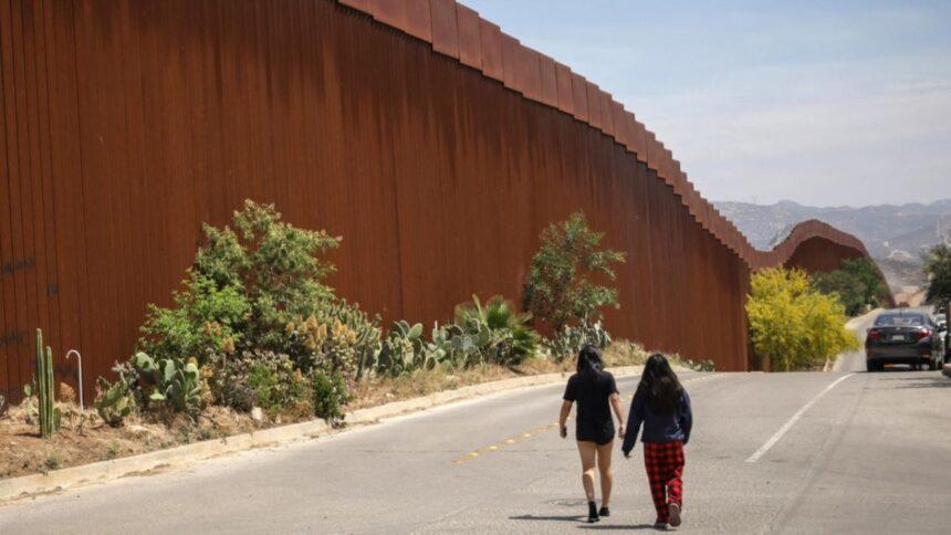 Especialistas señalan a México como muro virtual de Estados Unidos contra migrantes