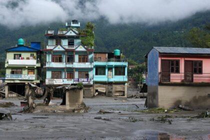 EU y China confirman colapso glaciar como causa de riada en Nepal