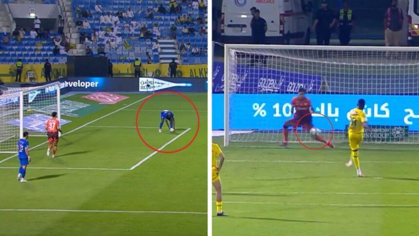 Exdefensa del Napoli regala penalti al agarrar el balón, pero ‘Bono’ ataja