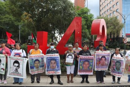 familiares de los 43 normalistas ven esperanza tras detencion de Familiares de los 43 normalistas ven esperanza tras detención de Ángel Aguirre