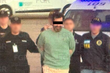 Farías aterriza en CDMX tras expulsión de Argentina; será trasladado al Altiplano